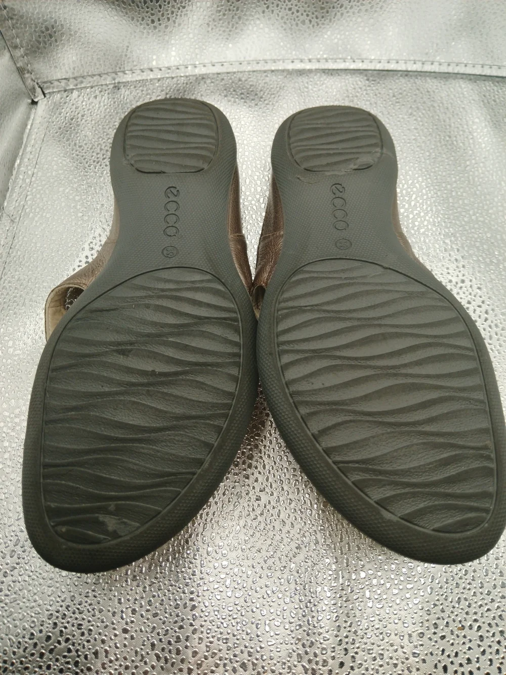 Ecco Bronze Floral Thong Sandals Women's Size 39/8-8.5
